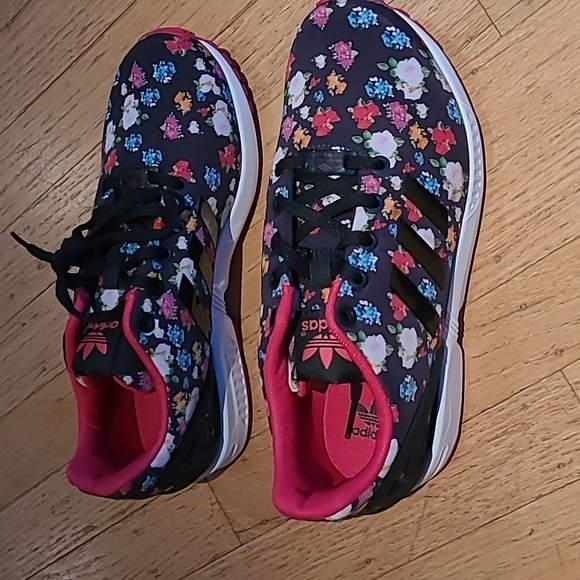 Adidas sneakers size 5 1/2 - Picture 2 of 6